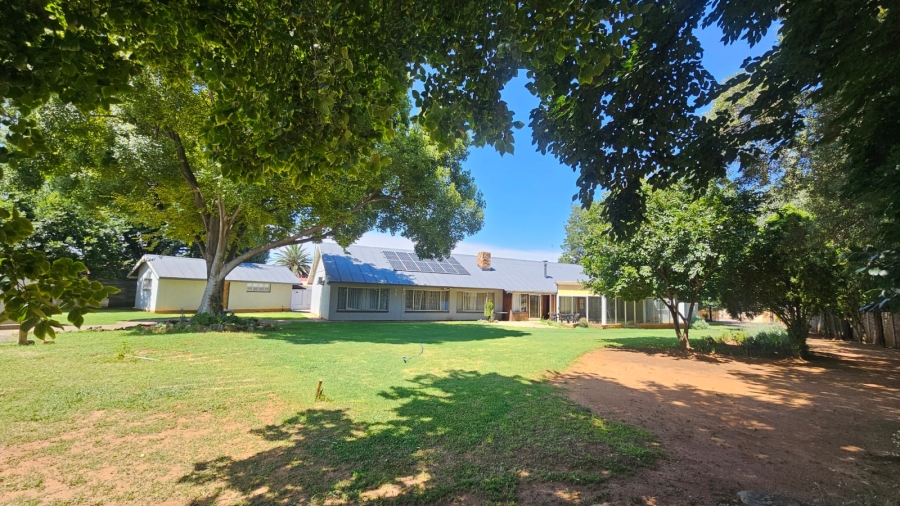 8 Bedroom Property for Sale in Irene Park North West